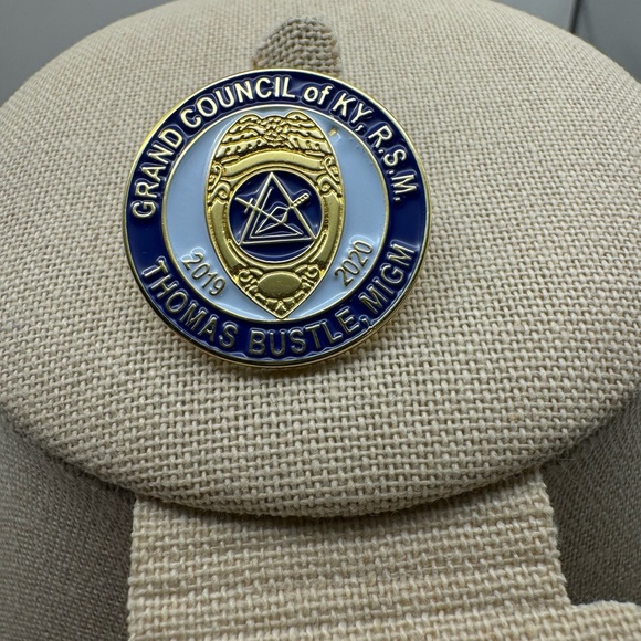 662-Masonic Lapel Pin Grand Council Of KY R.M.S, Thomas Bustle, MIGM, 2019 2020 - Picture 1 of 4